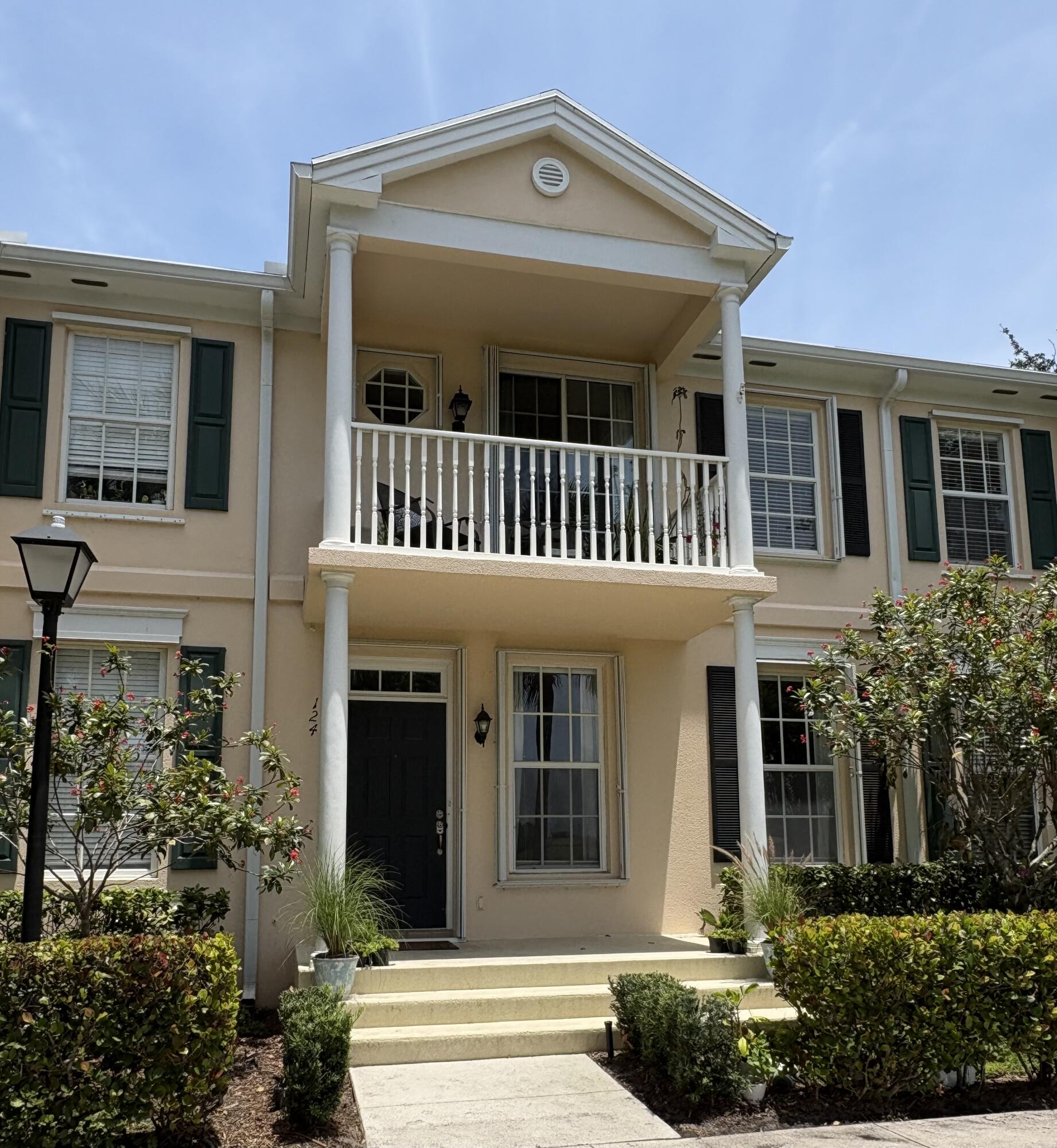 Property for Sale at 124 Ashley Court, Jupiter, Palm Beach County, Florida - Bedrooms: 3 
Bathrooms: 2.5  - $585,000