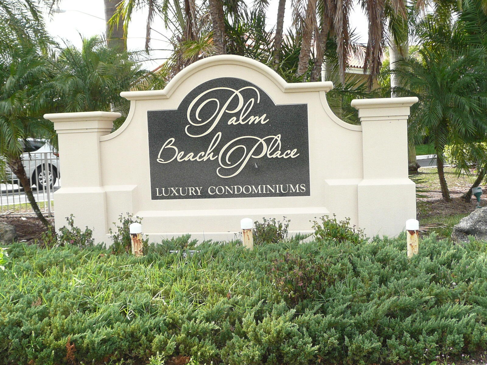 Property for Sale at 1495 Lake Crystal Dr H, West Palm Beach, Palm Beach County, Florida - Bedrooms: 2 
Bathrooms: 2  - $230,000