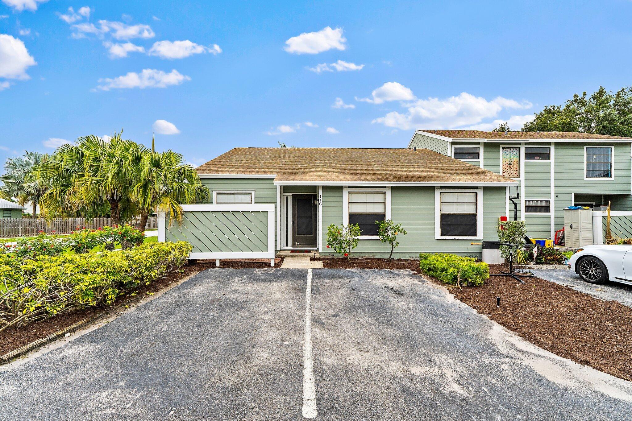 202 Lakewood Drive 11C, Jupiter, Palm Beach County, Florida - 3 Bedrooms  
2 Bathrooms - 
