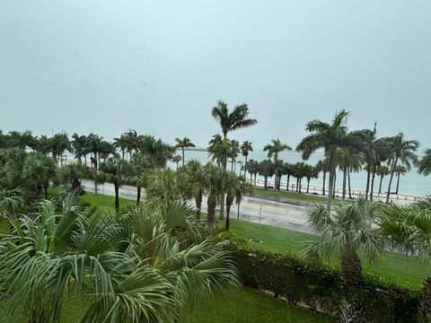 Photo of 36 Harbour Isle Drive W #304, Fort Pierce, FL 34949 (MLS # RX-11122475)