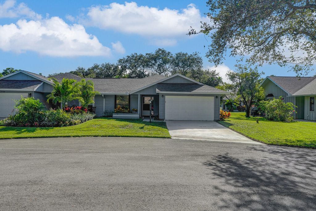 Photo of 12726 SE Pinehurst Court, Hobe Sound, FL 33455 (MLS # RX-11115571)