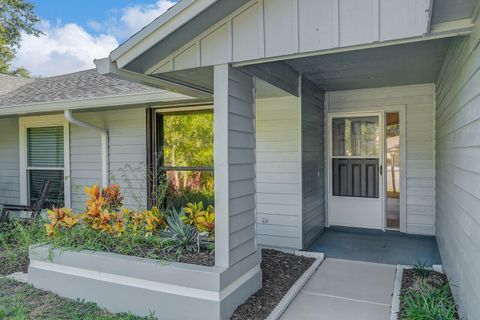 Photo of 12726 SE Pinehurst Court, Hobe Sound, FL 33455 (MLS # RX-11115571)