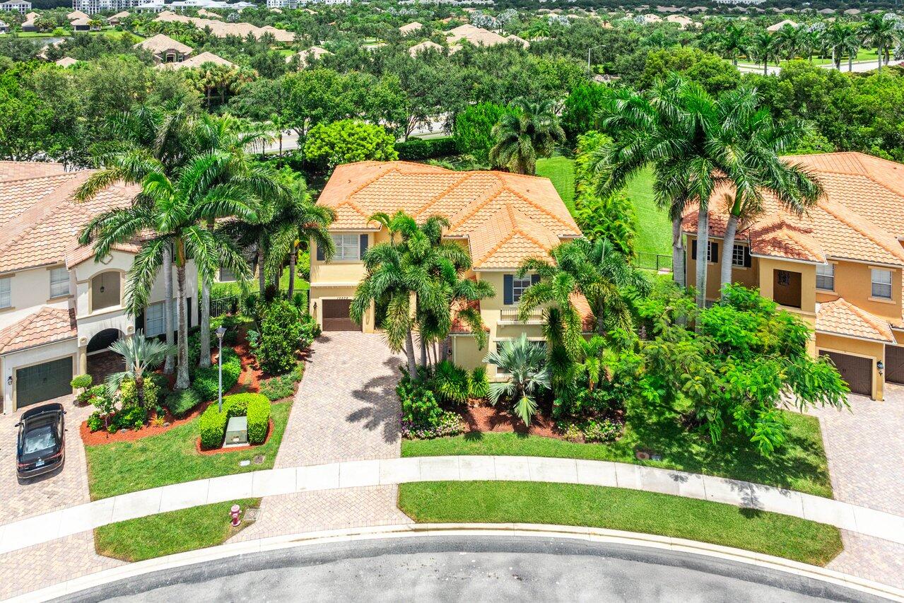 Property for Sale at 10509 Willow Oak Court, Wellington, Palm Beach County, Florida - Bedrooms: 5 
Bathrooms: 4.5  - $1,179,900
