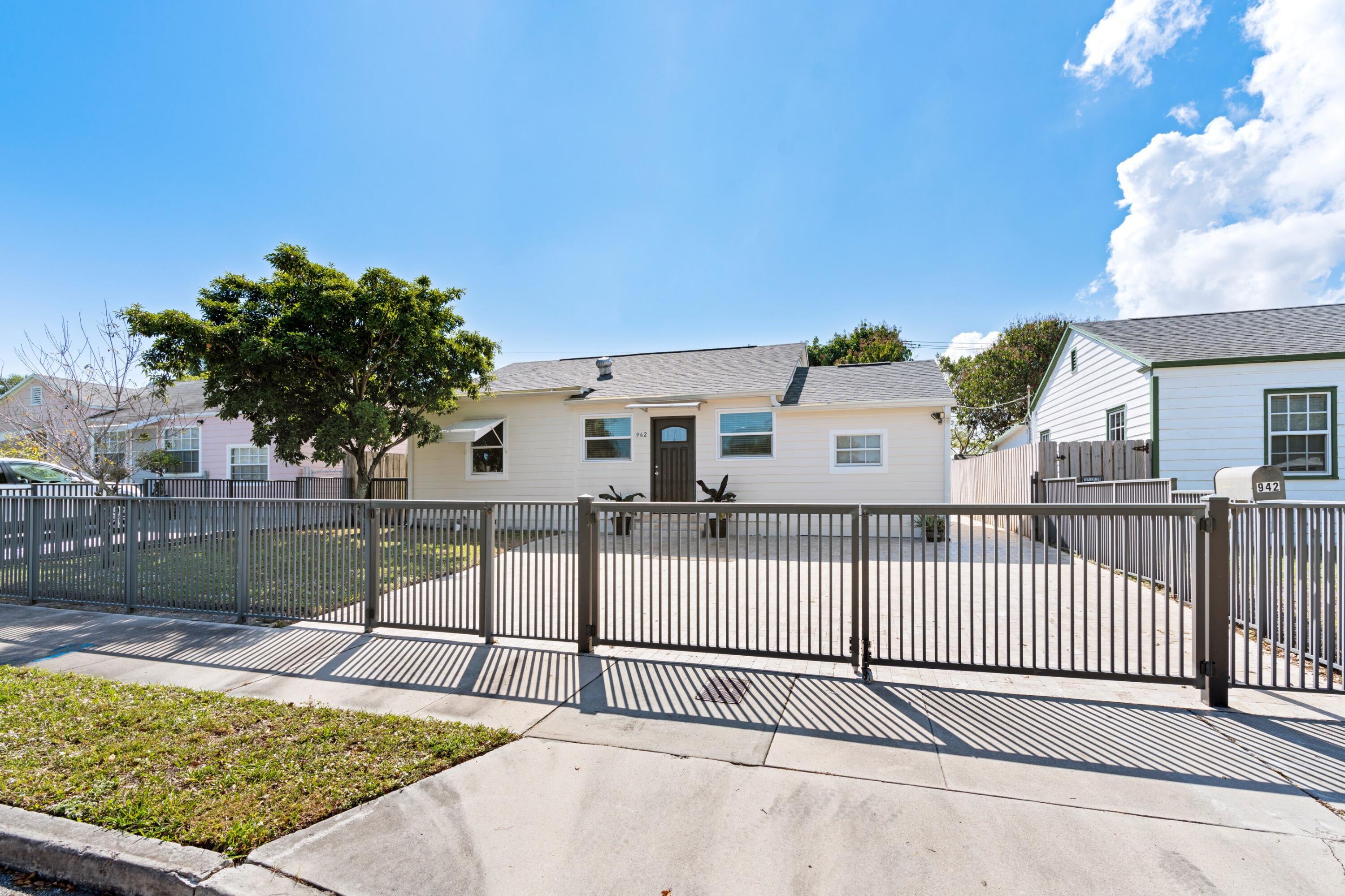 942 Sunset Road, West Palm Beach, Palm Beach County, Florida - 3 Bedrooms  
2 Bathrooms - 