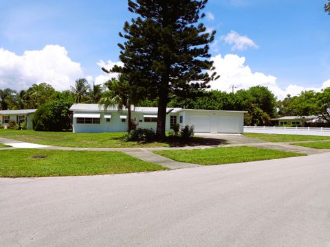 Photo of 800 Alamanda Drive, North Palm Beach, FL 33408 (MLS # RX-11120506)