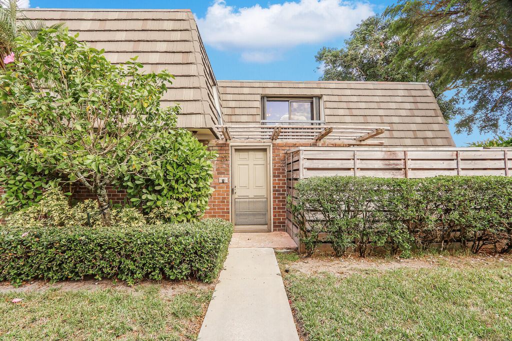 Photo of 803 8th Terrace, Palm Beach Gardens, FL 33418 (MLS # RX-11037545)