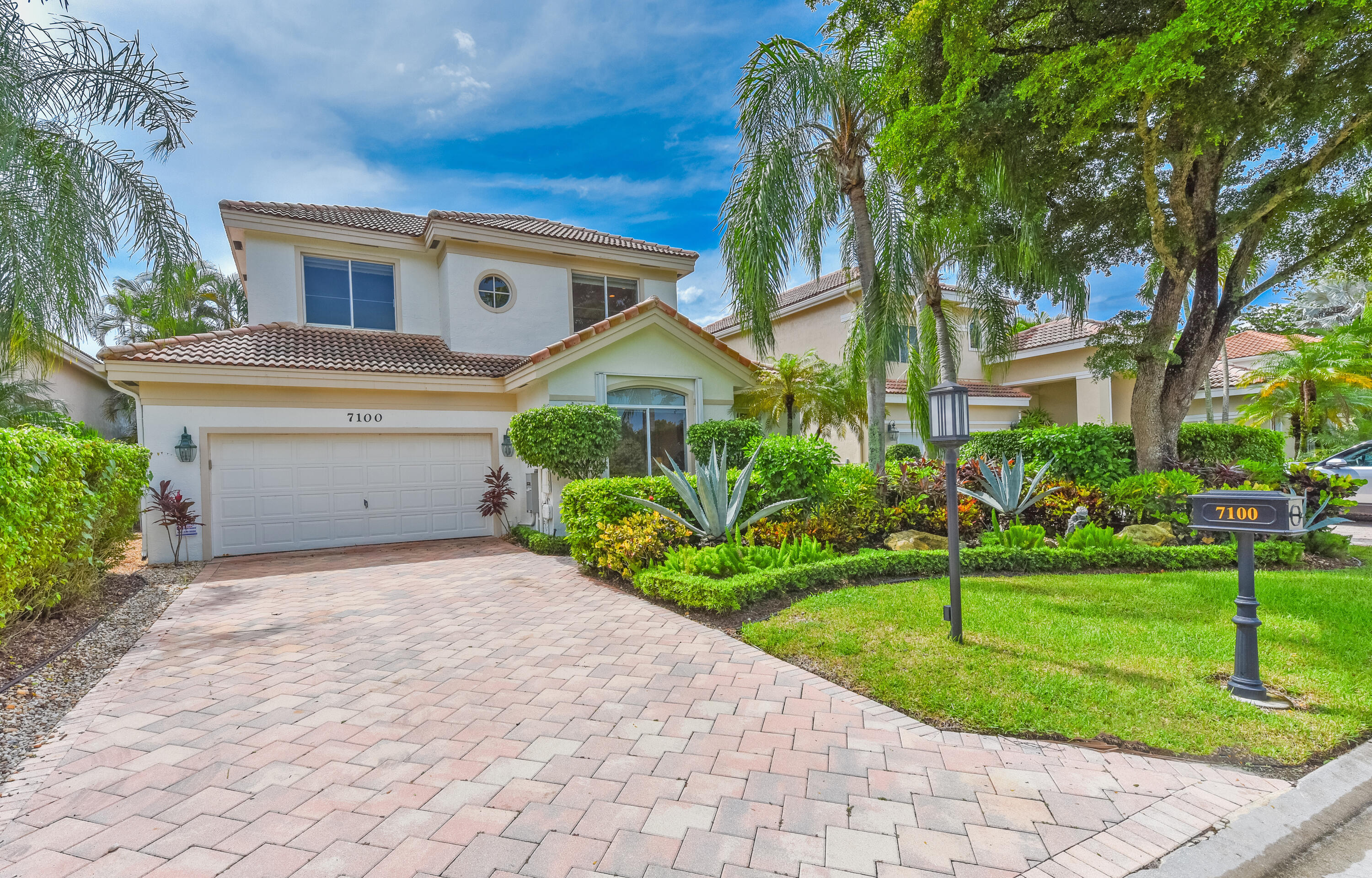 7100 Islegrove Place, Boca Raton, Palm Beach County, Florida - 5 Bedrooms  
3.5 Bathrooms - 