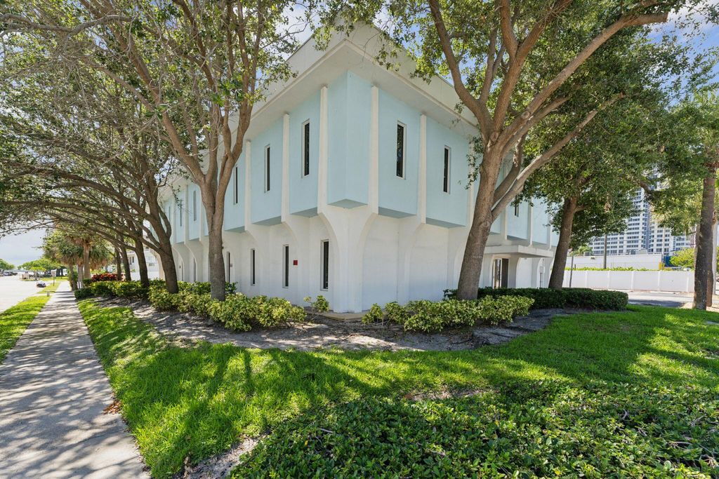 Photo of 509 Federal Highway, Lake Park, FL 33403 (MLS # RX-11055200)