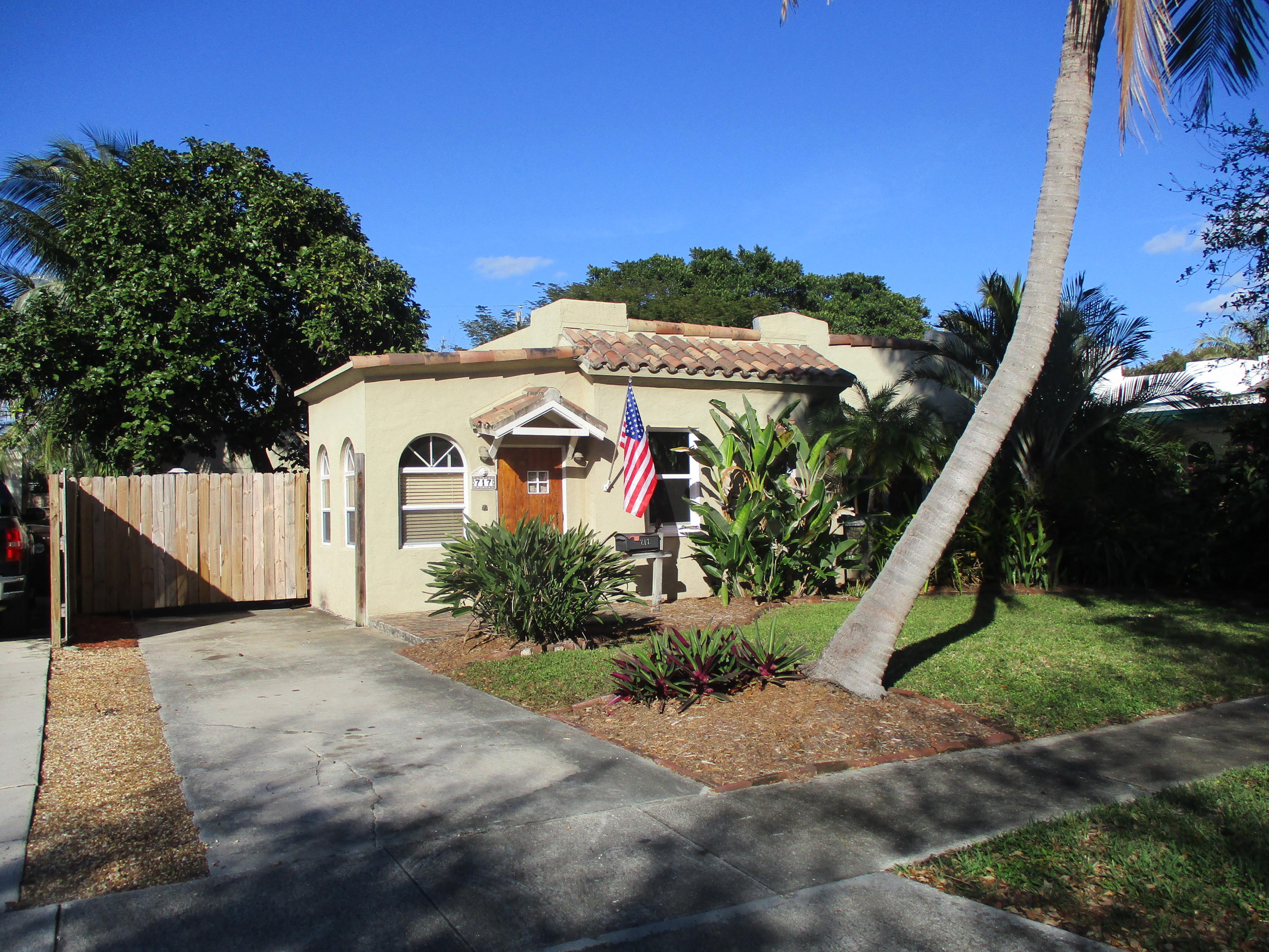 Photo 1 of 717 Colonial Road, West Palm Beach, Florida, $340,000, Web #: 10687211