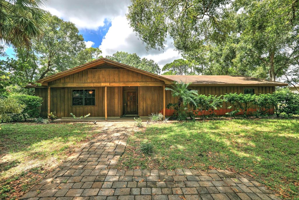 Photo of 8211 93rd Avenue, Vero Beach, FL 32967 (MLS # RX-11122673)
