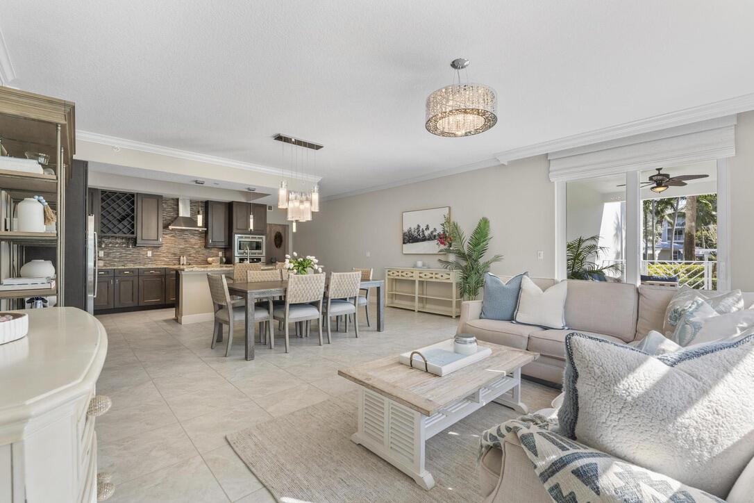 315 Bay Colony Drive N