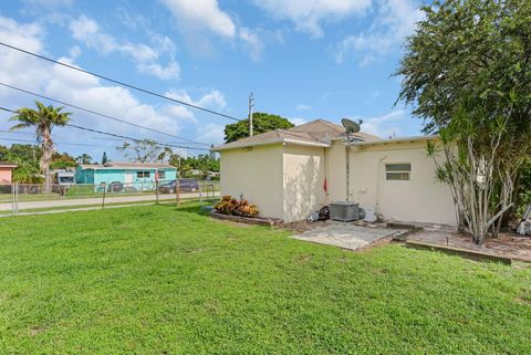 Tiny photo for 2403 Scott Street St, Hollywood, FL 33020 (MLS # RX-11119447)
