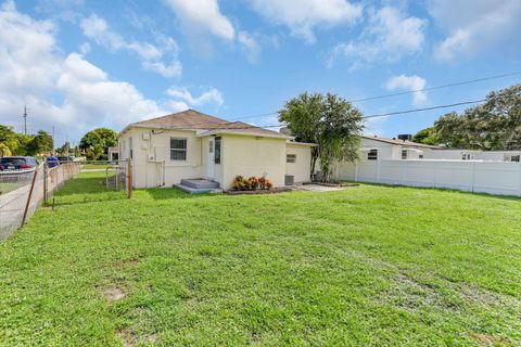 Tiny photo for 2403 Scott Street St, Hollywood, FL 33020 (MLS # RX-11119447)