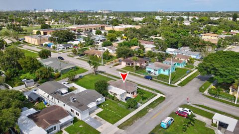 Tiny photo for 2403 Scott Street St, Hollywood, FL 33020 (MLS # RX-11119447)