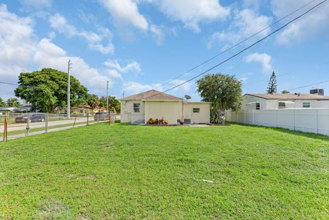 Tiny photo for 2403 Scott Street St, Hollywood, FL 33020 (MLS # RX-11119447)