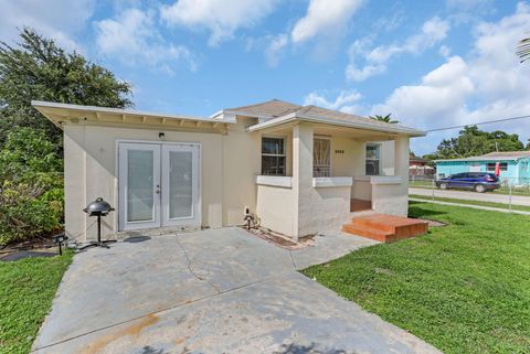 Tiny photo for 2403 Scott Street St, Hollywood, FL 33020 (MLS # RX-11119447)