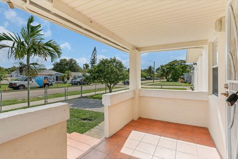 Tiny photo for 2403 Scott Street St, Hollywood, FL 33020 (MLS # RX-11119447)