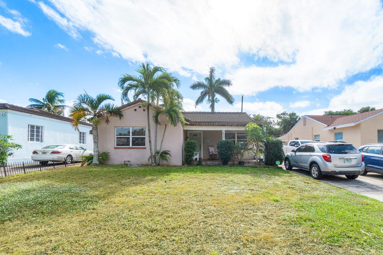 3633 N Flagler Drive, West Palm Beach, Palm Beach County, Florida - 2 Bedrooms  
1 Bathrooms - 