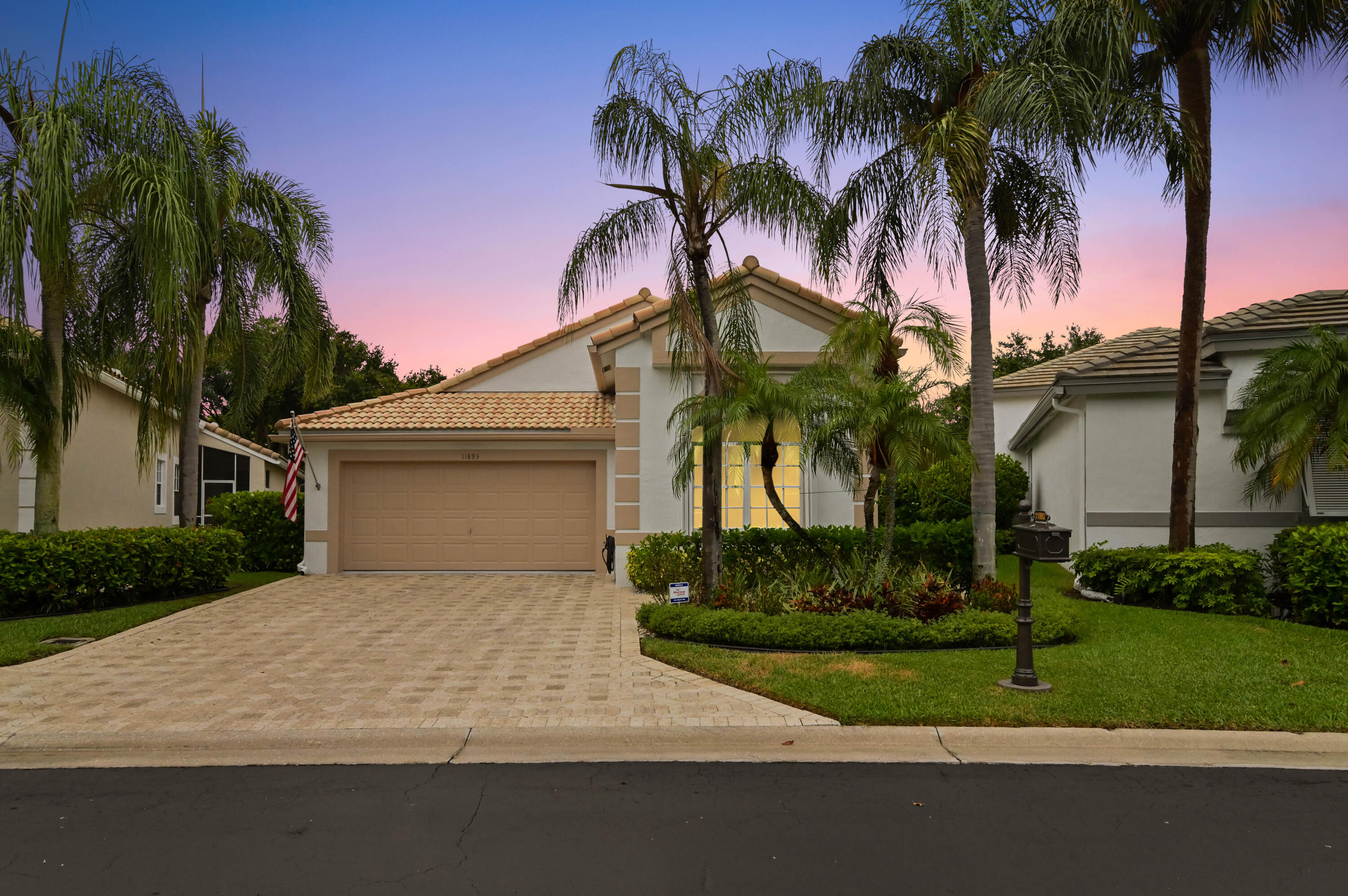 11893 Fountainside Circle, Boynton Beach, Palm Beach County, Florida - 3 Bedrooms  
2.5 Bathrooms - 