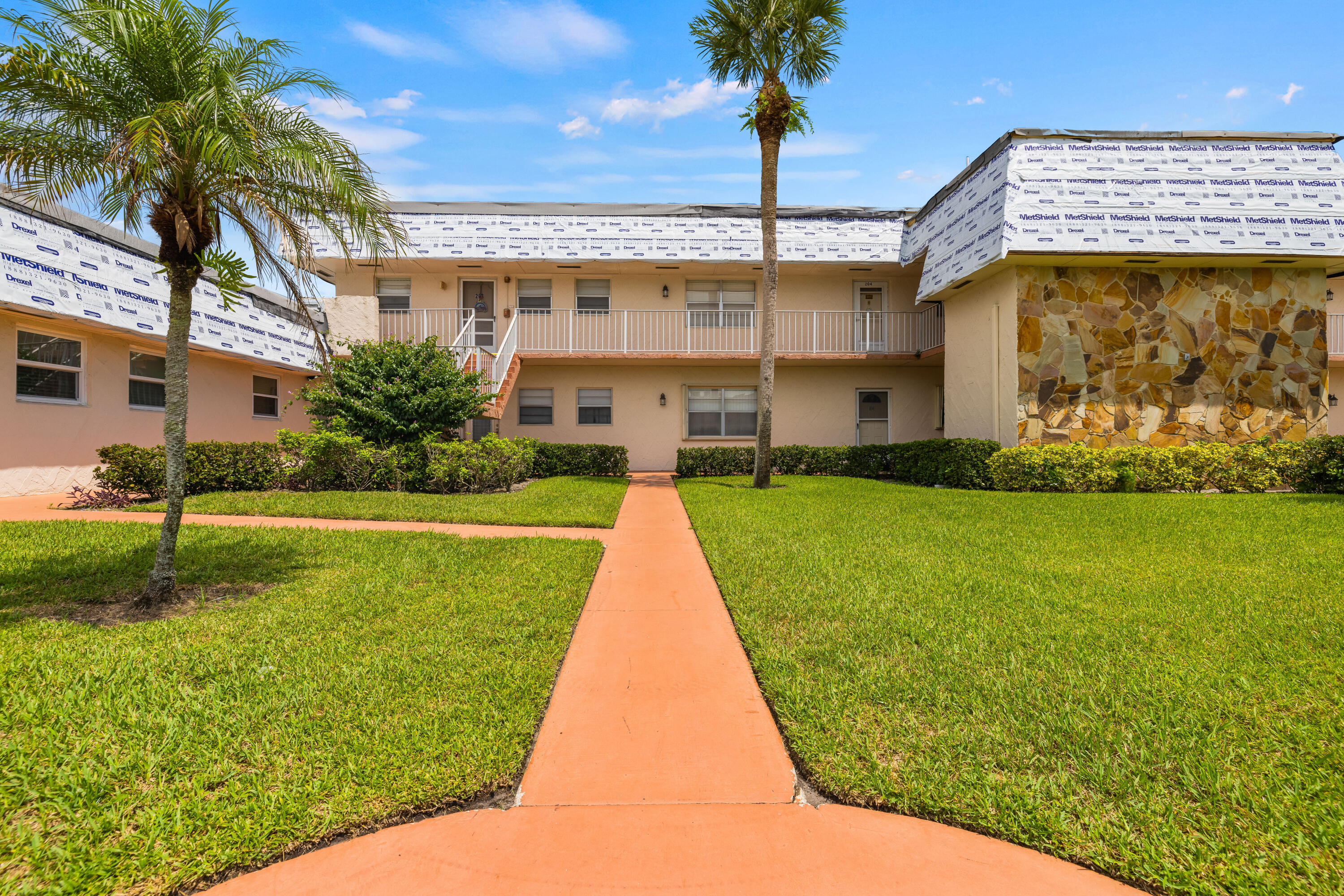 12016 Greenway Circle 203, Royal Palm Beach, Palm Beach County, Florida - 1 Bedrooms  
1.5 Bathrooms - 