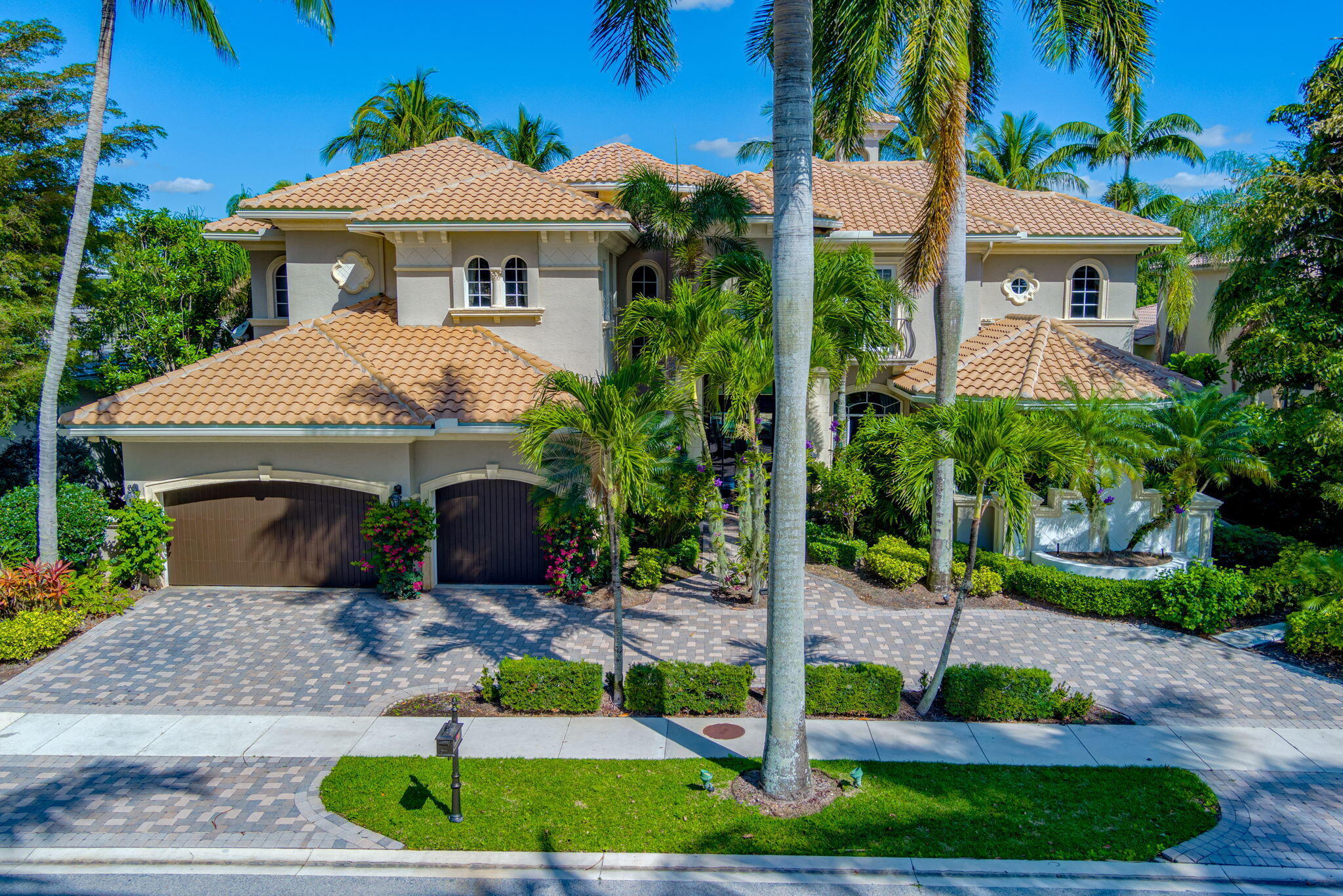 Property for Sale at 107 Via Capri, Palm Beach Gardens, Palm Beach County, Florida - Bedrooms: 5 
Bathrooms: 5.5  - $4,995,000