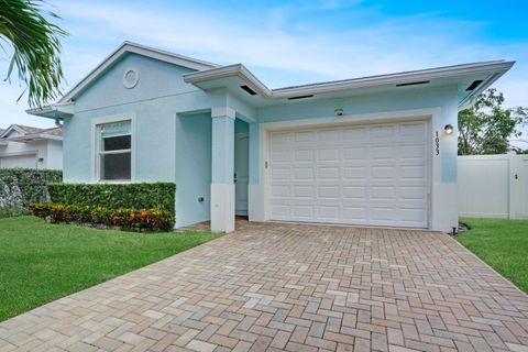 Photo of 1033 Mango Drive, Delray Beach, FL 33444 (MLS # RX-11124690)