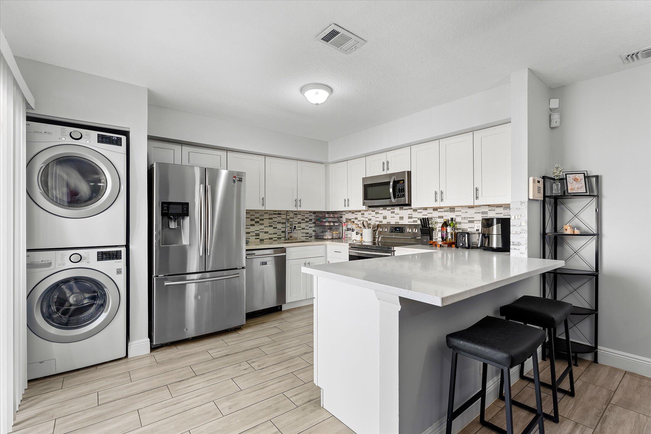 1596 Shaker Circle, Wellington, Palm Beach County, Florida - 2 Bedrooms  
2.5 Bathrooms - 