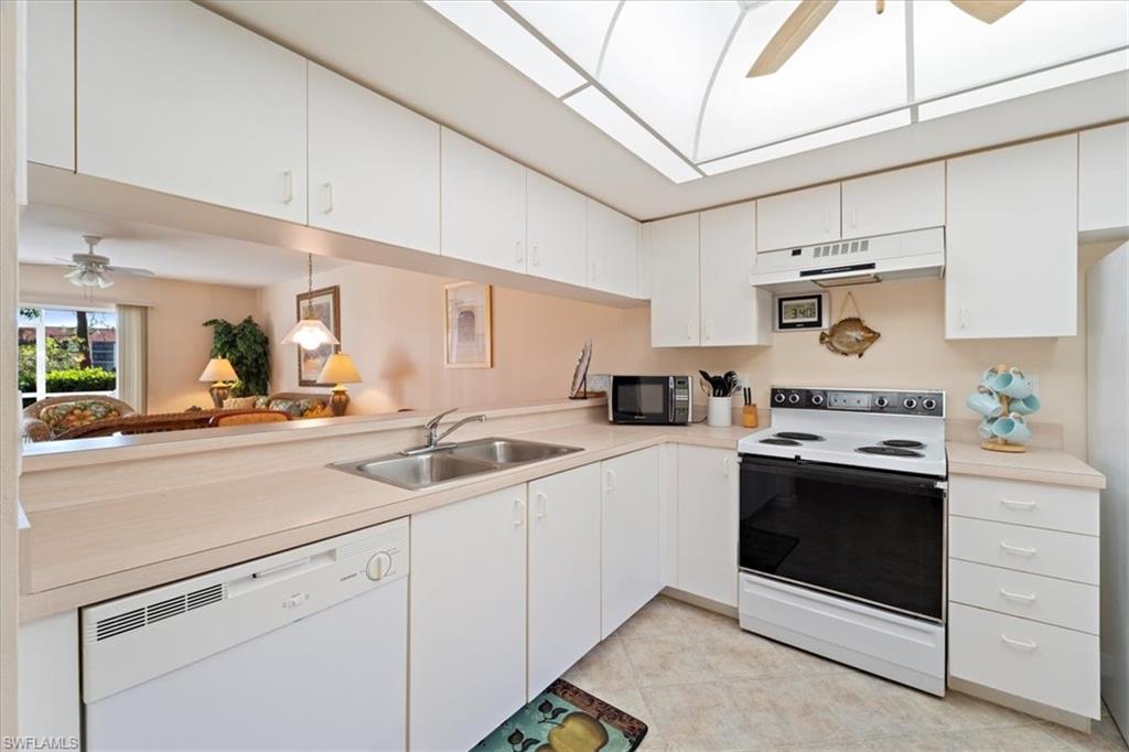 Naples, Florida 34104, United States, 2 Bedrooms Bedrooms, ,2 BathroomsBathrooms,Residential,Active,32550