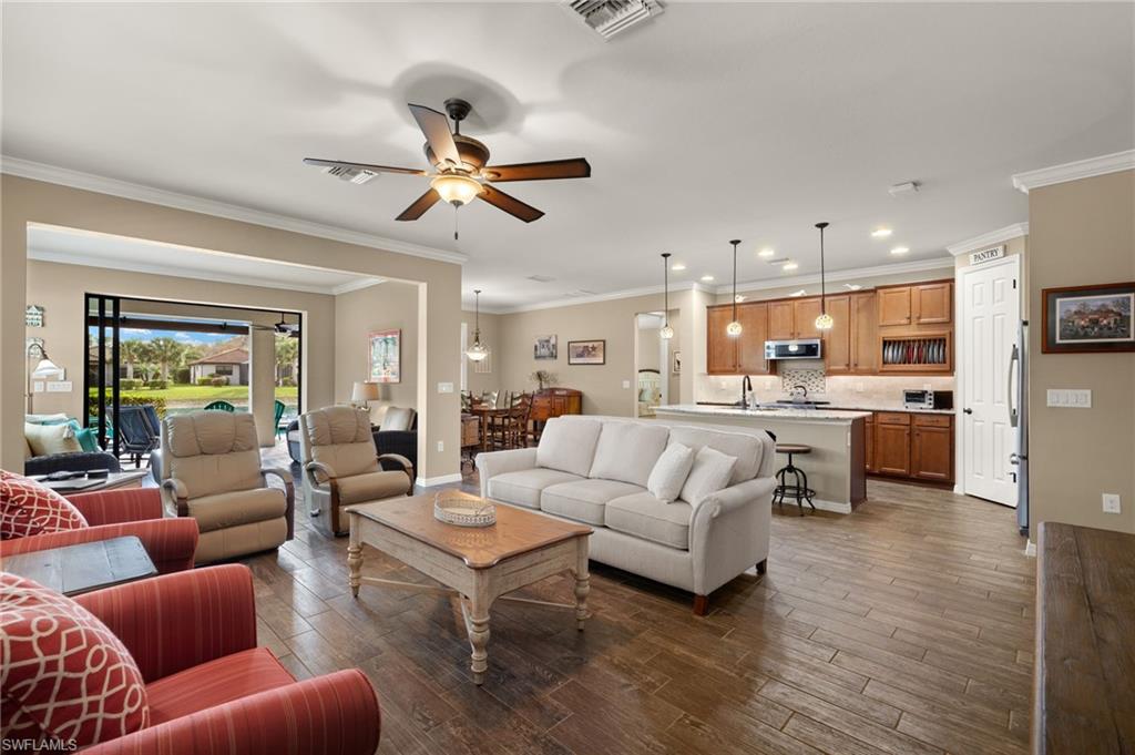 10817 Dennington RD