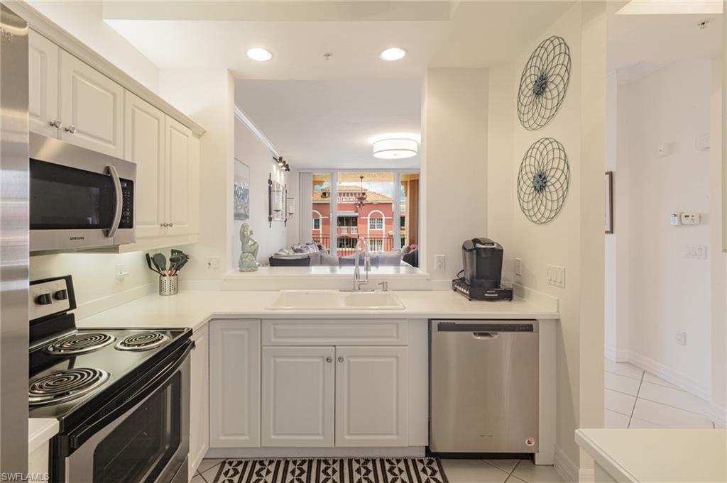 Naples, Florida 34102, United States, 2 Bedrooms Bedrooms, ,2 BathroomsBathrooms,Residential,Active,52981