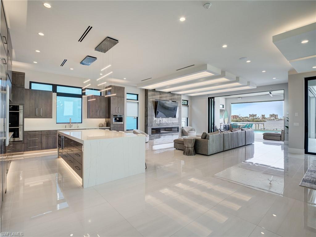 841 San Carlos DR