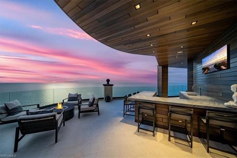 81 Seagate DR PH20 NAPLES FL 34103
