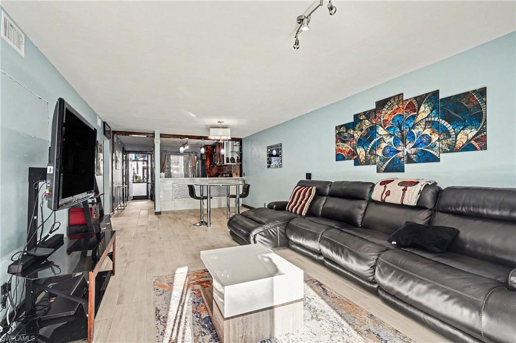 4150 Looking Glass LN 3903