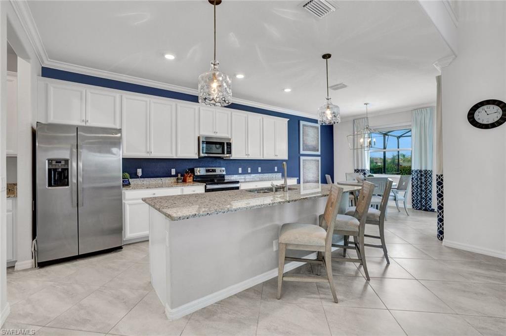 2369 Tangerine LN