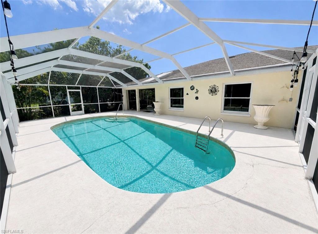 688 W Valley DR