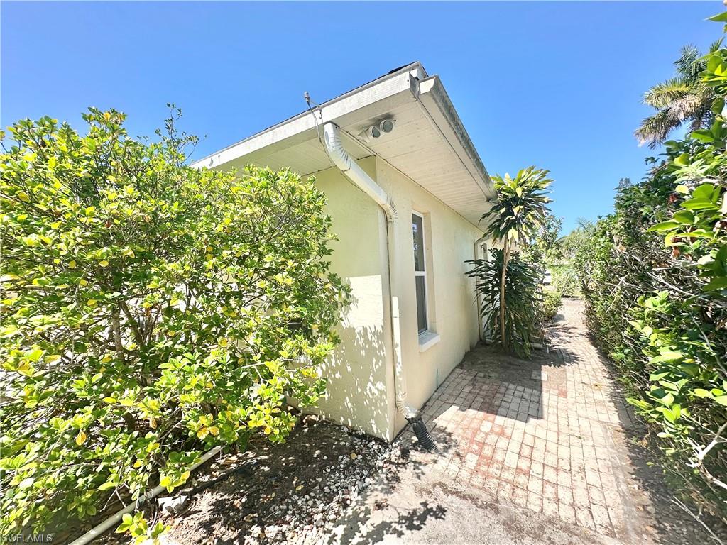 688 W Valley DR