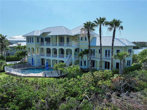 195 San Mateo DR BONITA SPRINGS FL 34134
