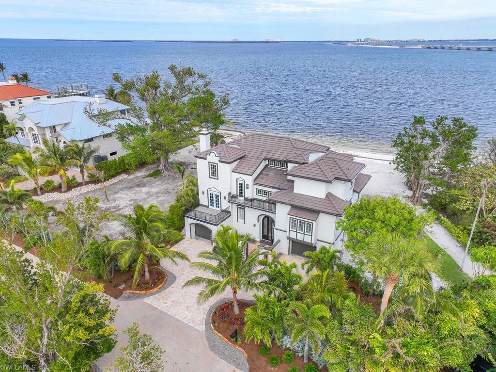 1004 Bayview DR