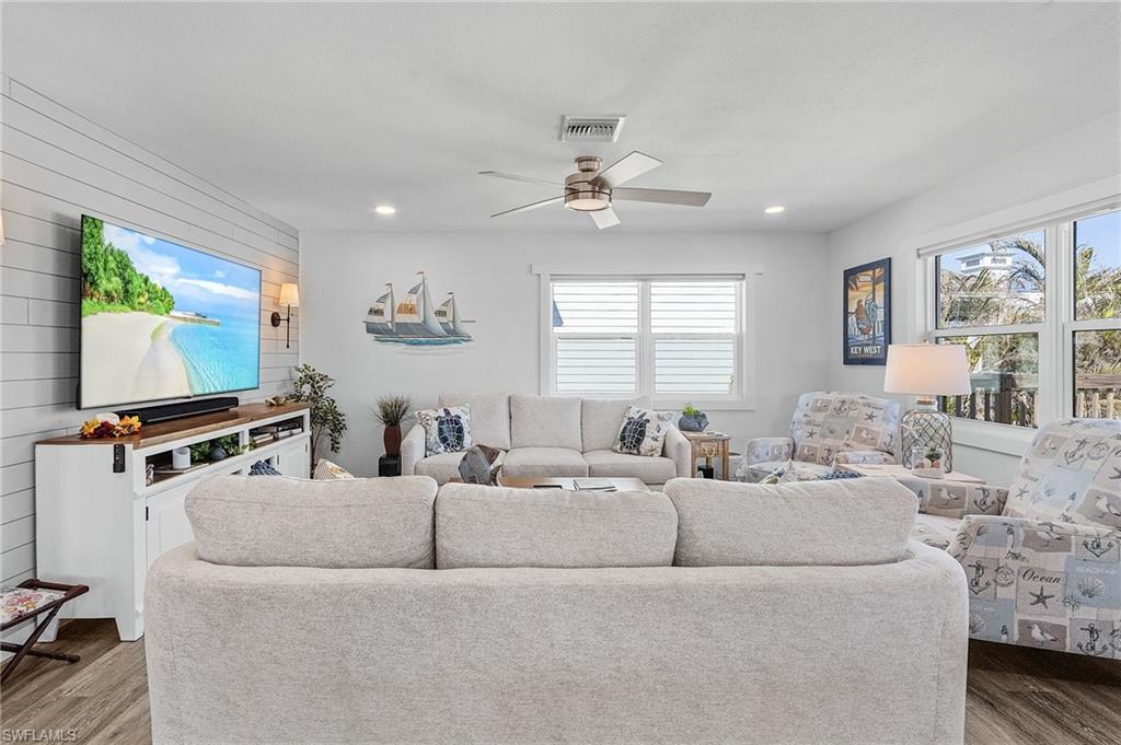 Fort Myers Beach, Florida 33931, United States, 4 Bedrooms Bedrooms, ,3 BathroomsBathrooms,Residential,Active,139515