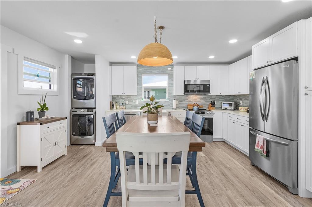 Fort Myers Beach, Florida 33931, United States, 4 Bedrooms Bedrooms, ,3 BathroomsBathrooms,Residential,Active,139515