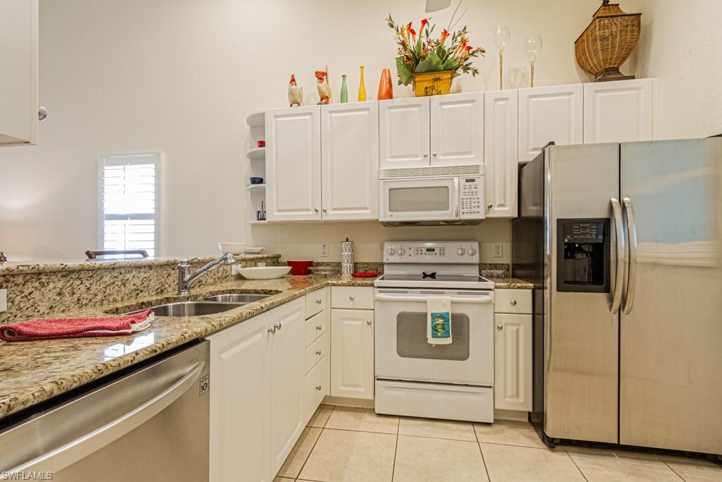 Naples, Florida 34104, United States, 2 Bedrooms Bedrooms, ,3 BathroomsBathrooms,Residential,Pending,59134