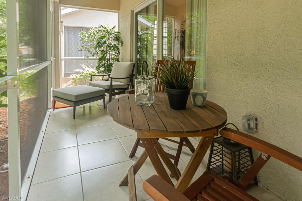 Naples, Florida 34104, United States, 2 Bedrooms Bedrooms, ,3 BathroomsBathrooms,Residential,Pending,59134