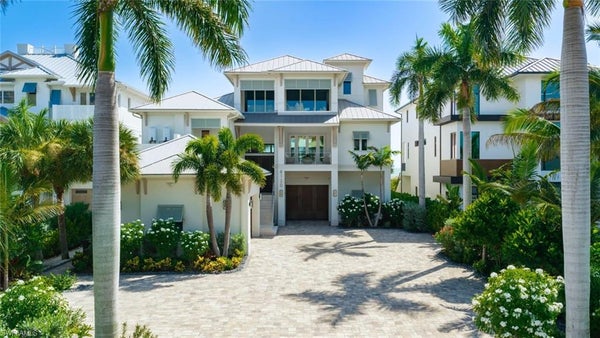 6120 COURT ST, FORT MYERS BEACH, FL 33931 - Image 2405cadae4ccf46448348b0355c9052d/531707097
