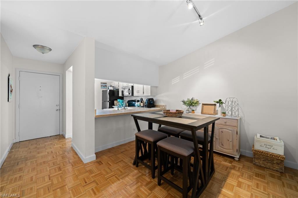 1933 Courtyard WAY D202