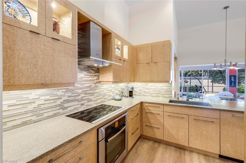 353 CARLTON PL 33