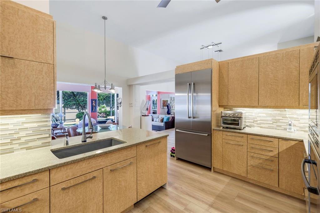 353 CARLTON PL 33