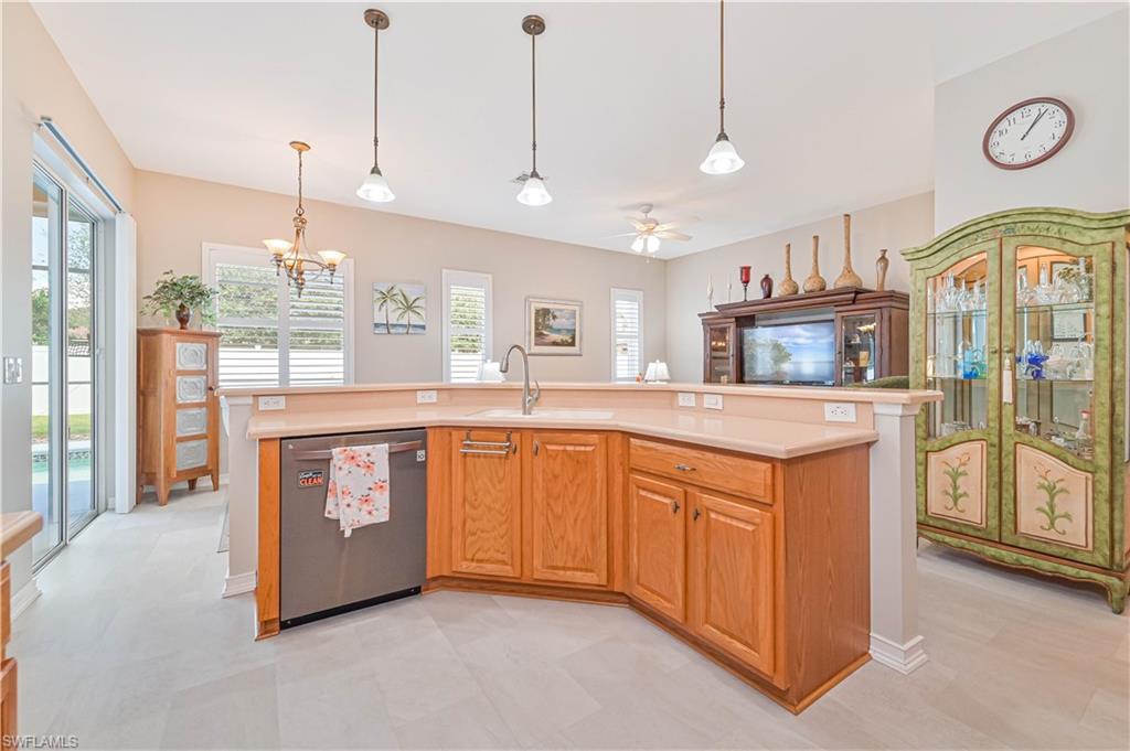 Fort Myers, Florida 33905, United States, 3 Bedrooms Bedrooms, ,2 BathroomsBathrooms,Residential,Active,35718