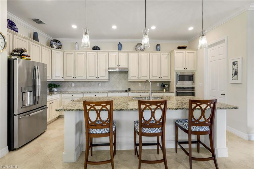 Bonita Springs, Florida 34135, United States, 4 Bedrooms Bedrooms, ,3 BathroomsBathrooms,Residential,Contingent,79258