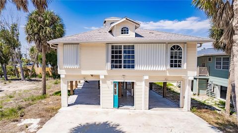 121 Coconut DR, Fort Myers Beach, FL 33931 - #: 224026057