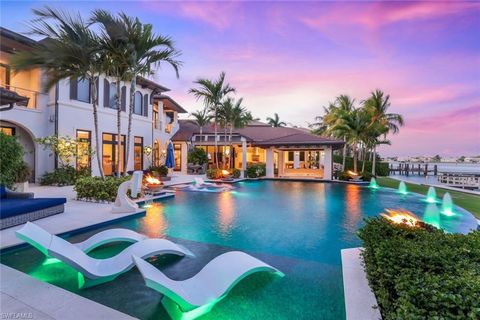 970 Aqua CIR NAPLES FL 34102